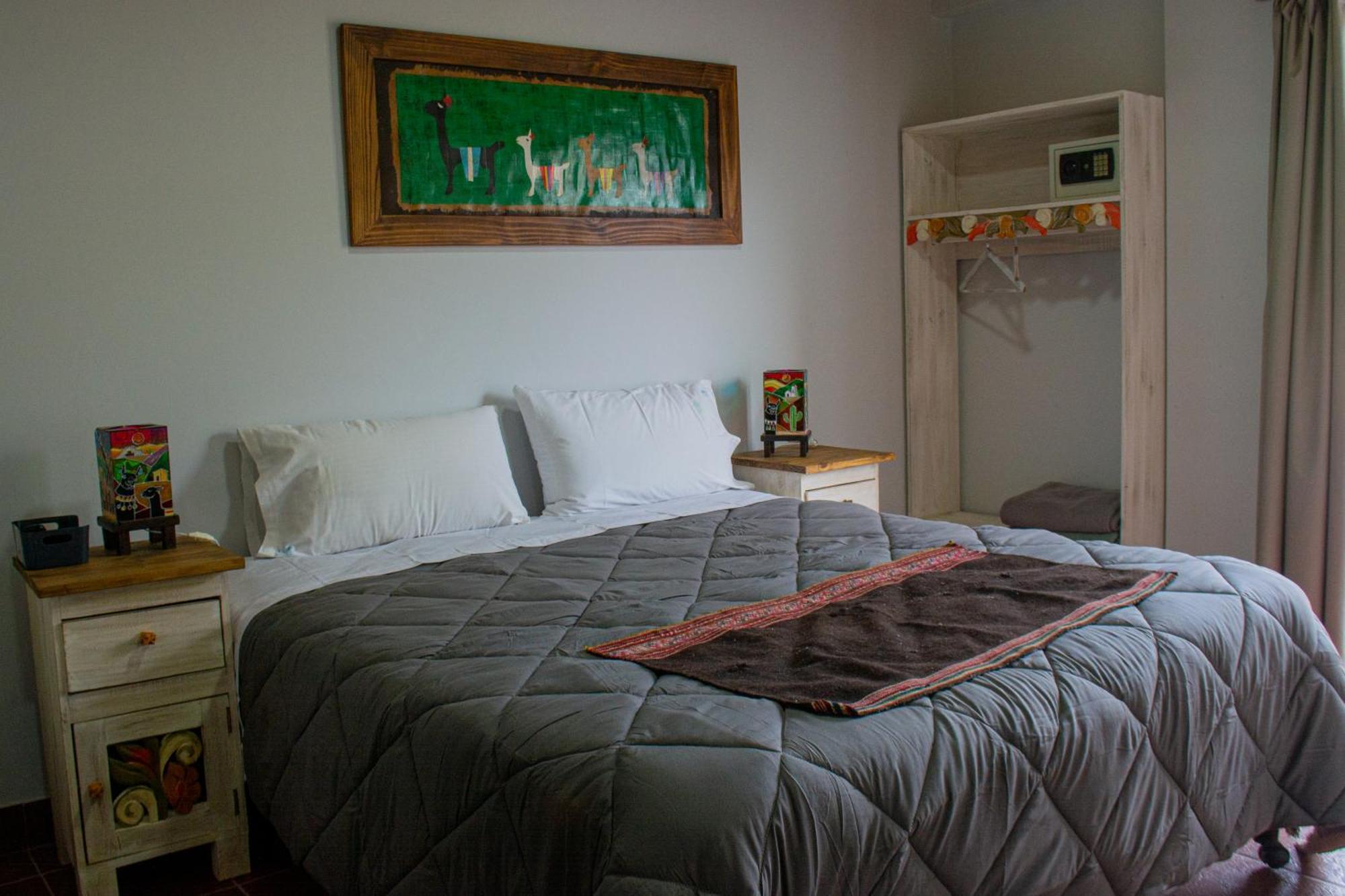 La Llama Negra Aparthotel *