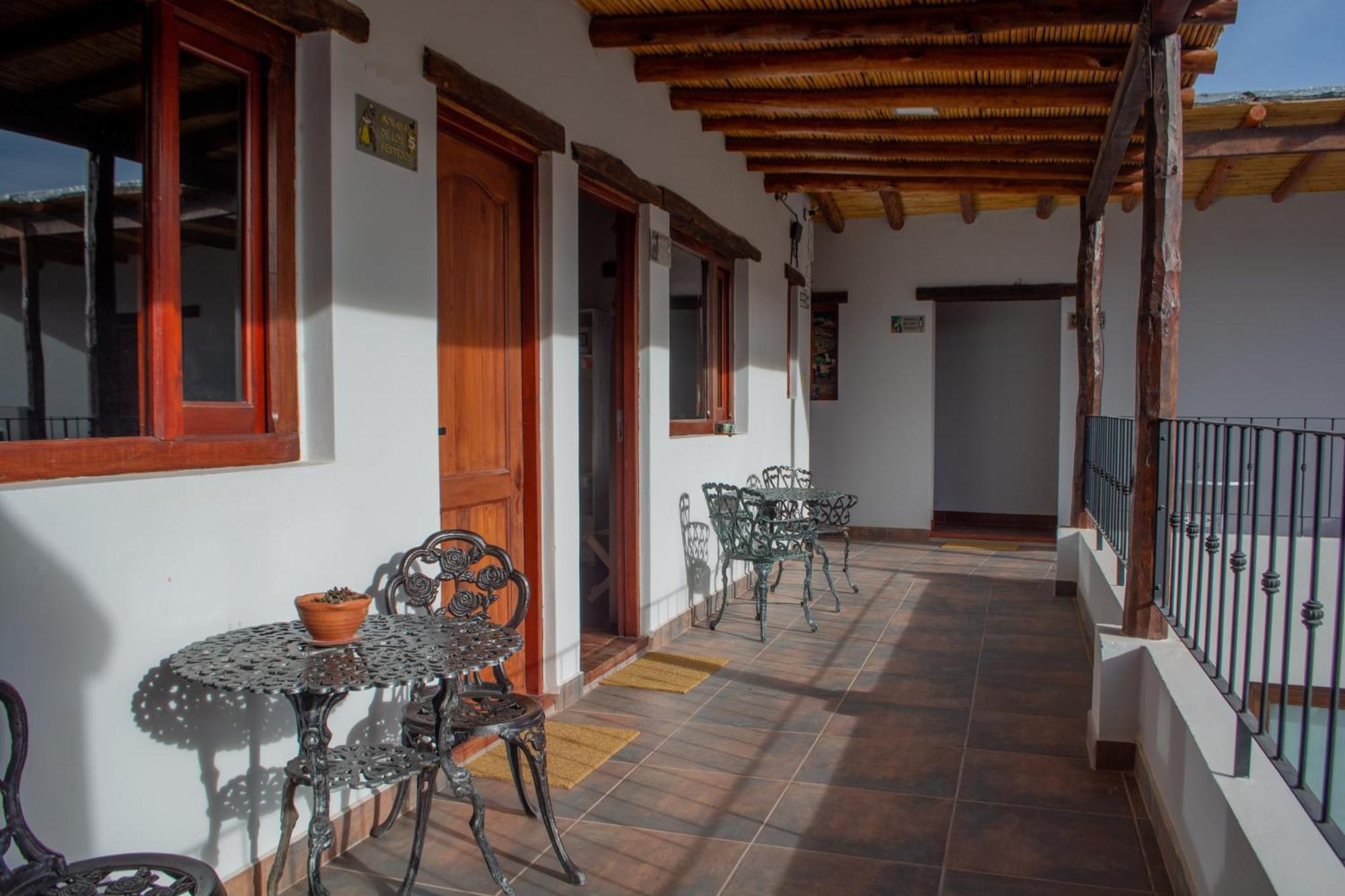 La Llama Negra Aparthotel *